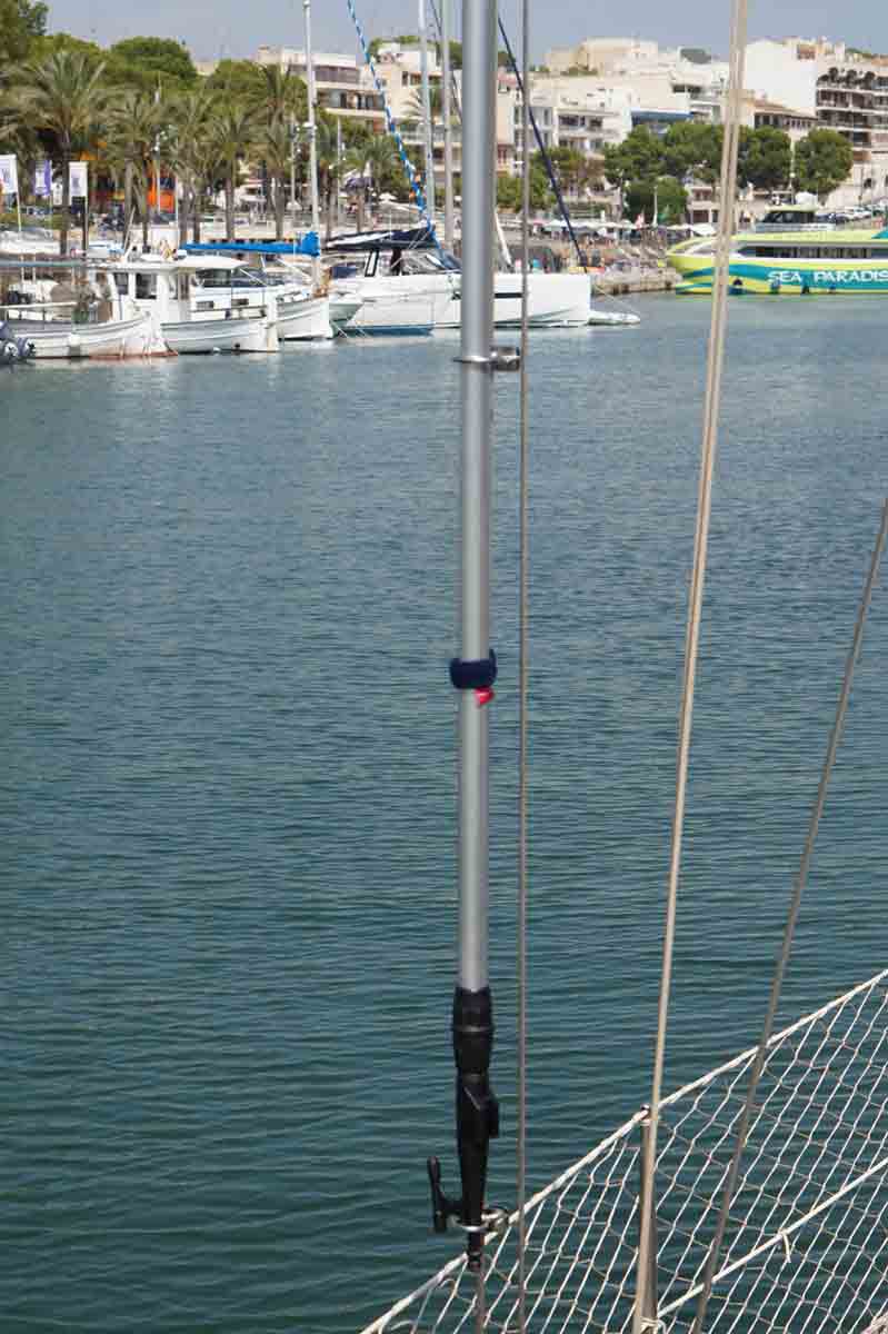 Shroud clips for boathook