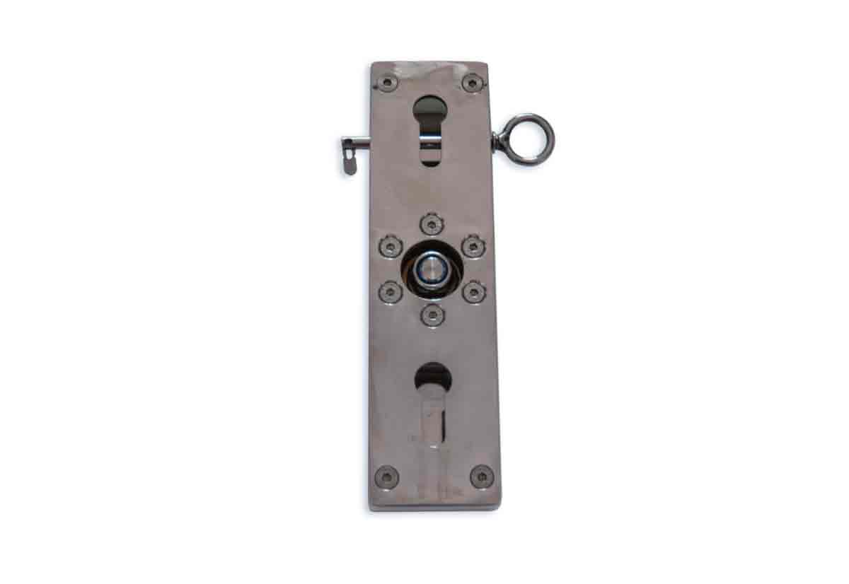 Pivotable transom bracket