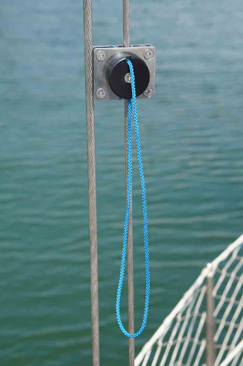 Shroud clips for lines